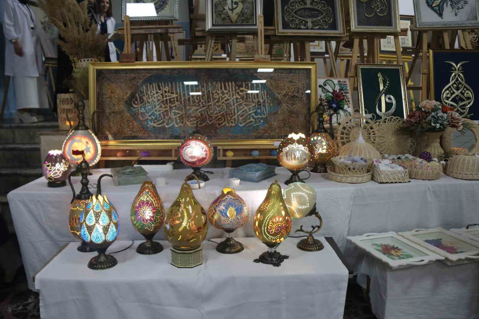 Bitlis&rsquo;te yılsonu sergisi a&ccedil;ıldı
