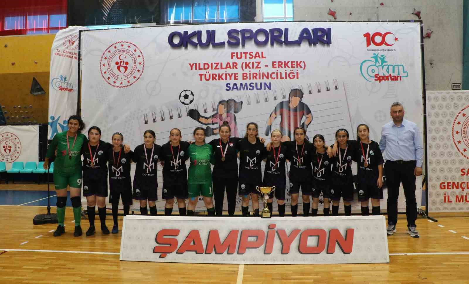 Futsal müsabakaları nefes kesti