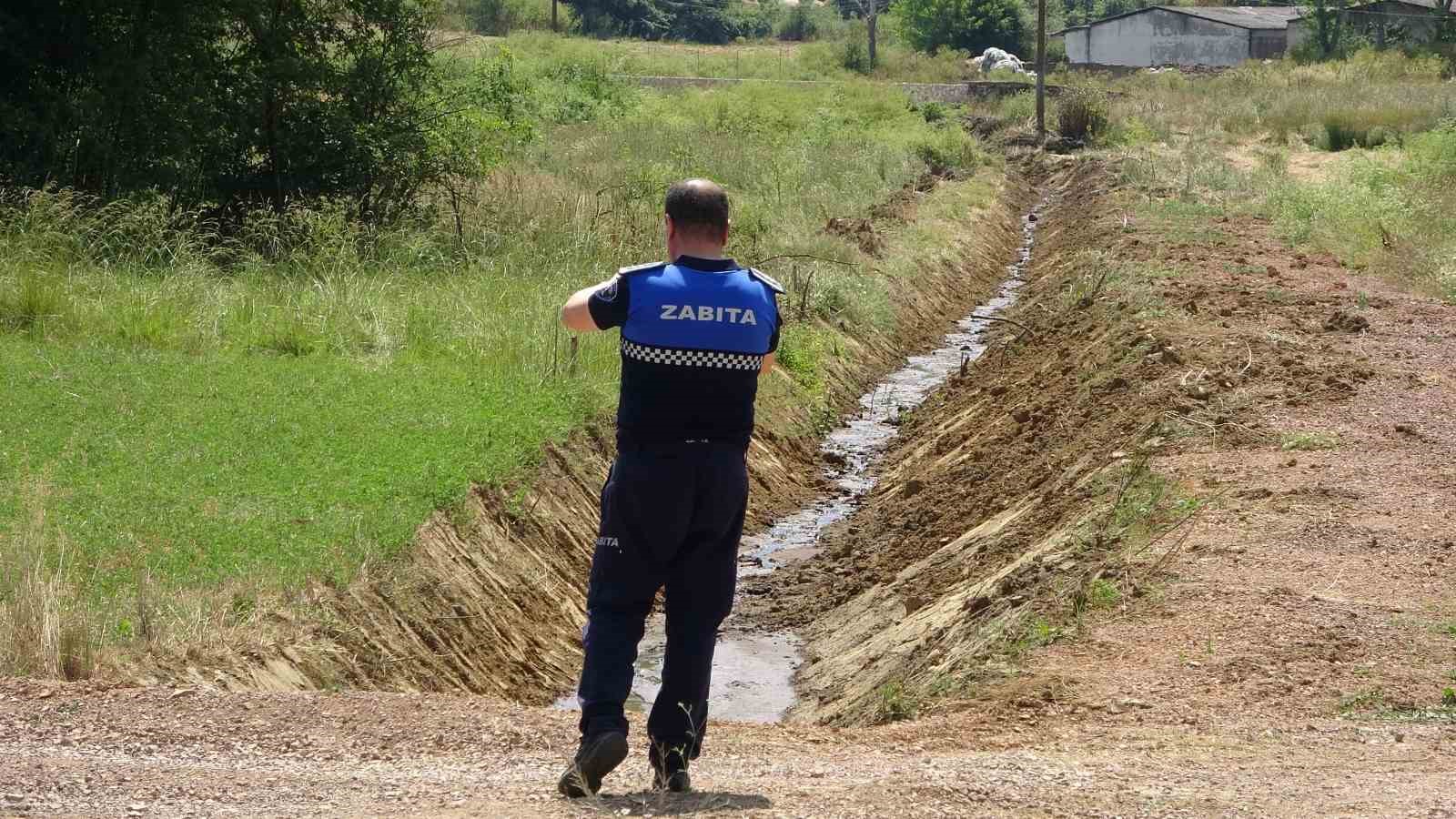 Yağmur suyu kanalından dereye su değil gübre akıyor
