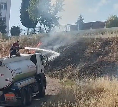 Tavşanlı&rsquo;da ot yangını kısa s&uuml;rede s&ouml;nd&uuml;r&uuml;ld&uuml;
