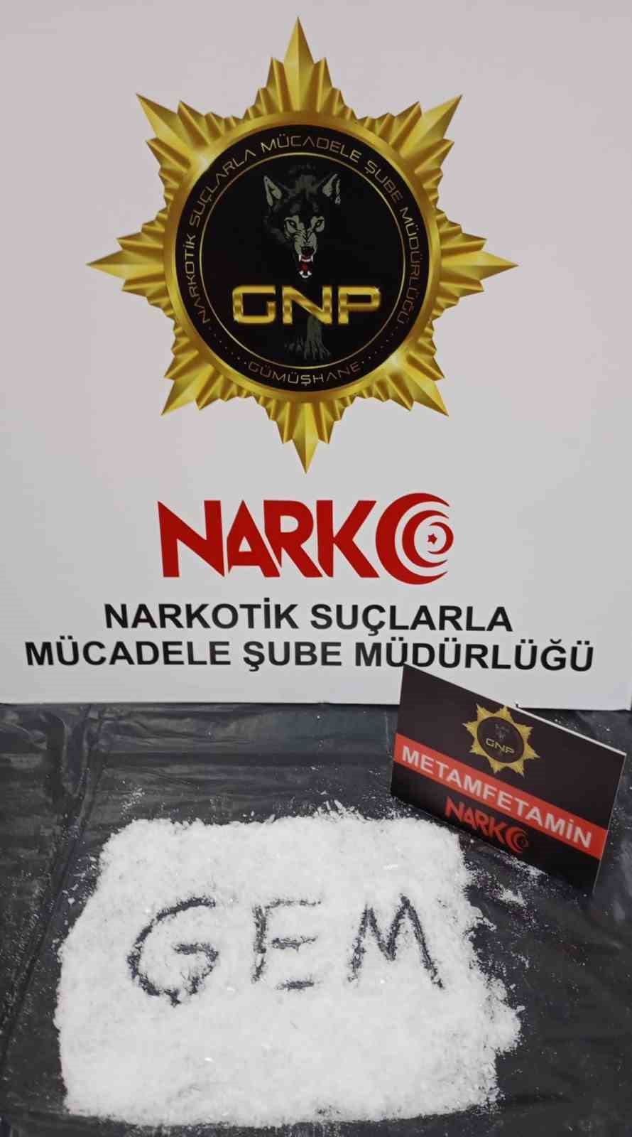 G&uuml;m&uuml;şhane&rsquo;de bağırsaklarında uyuşturucu ka&ccedil;ırmaya &ccedil;alışırken yakalanan şahıs tutuklandı
