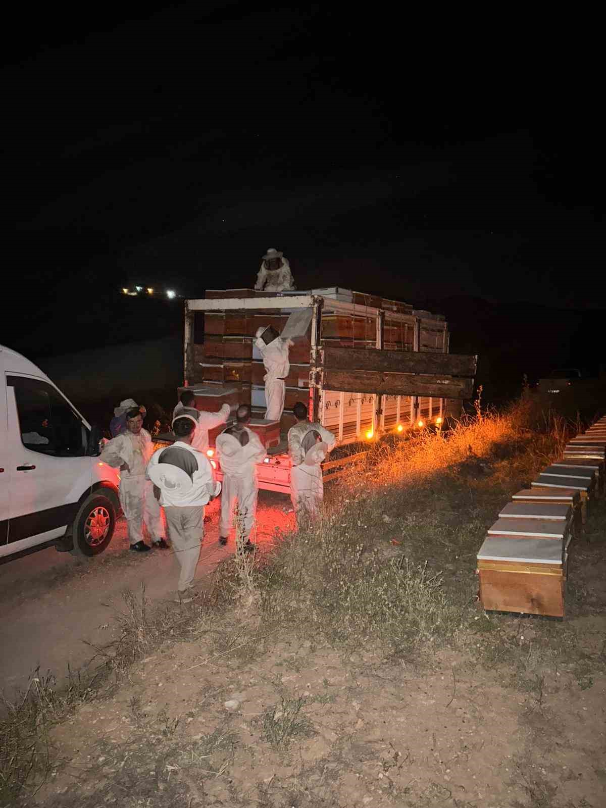 Siirt&rsquo;te 2 bin adet arılı kovan dağıtıldı
