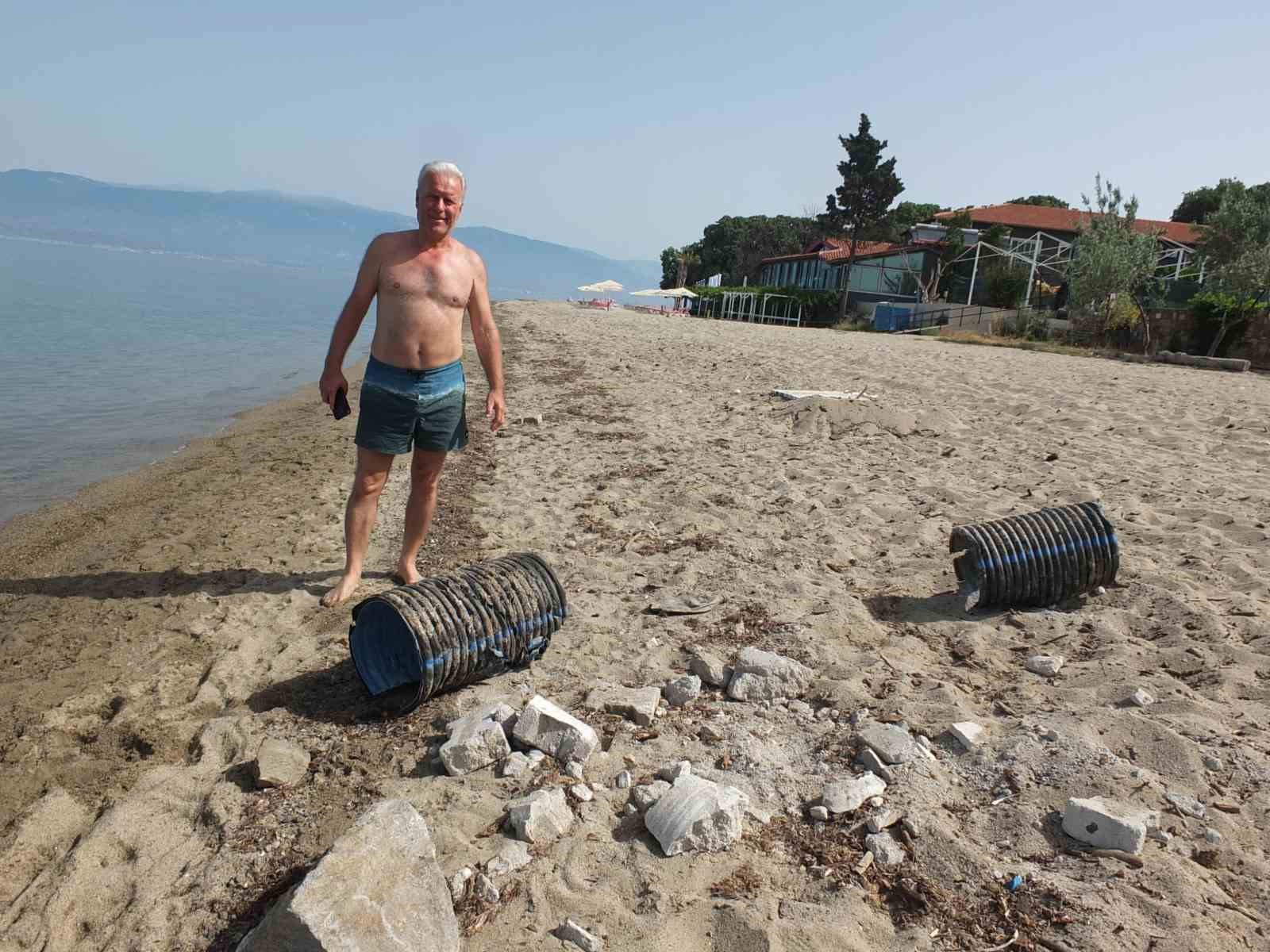 Balıkesir&rsquo;de plaj kirliliği tepkilere neden oldu
