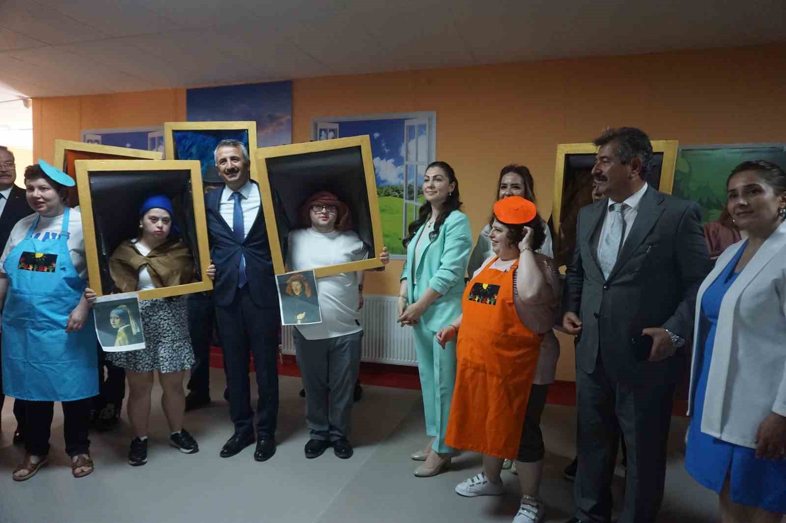 Edirne&rsquo;de &ouml;zel &ouml;ğrenciler, d&uuml;nyaca &uuml;nl&uuml; ressamların tablolarını canlandırdı
