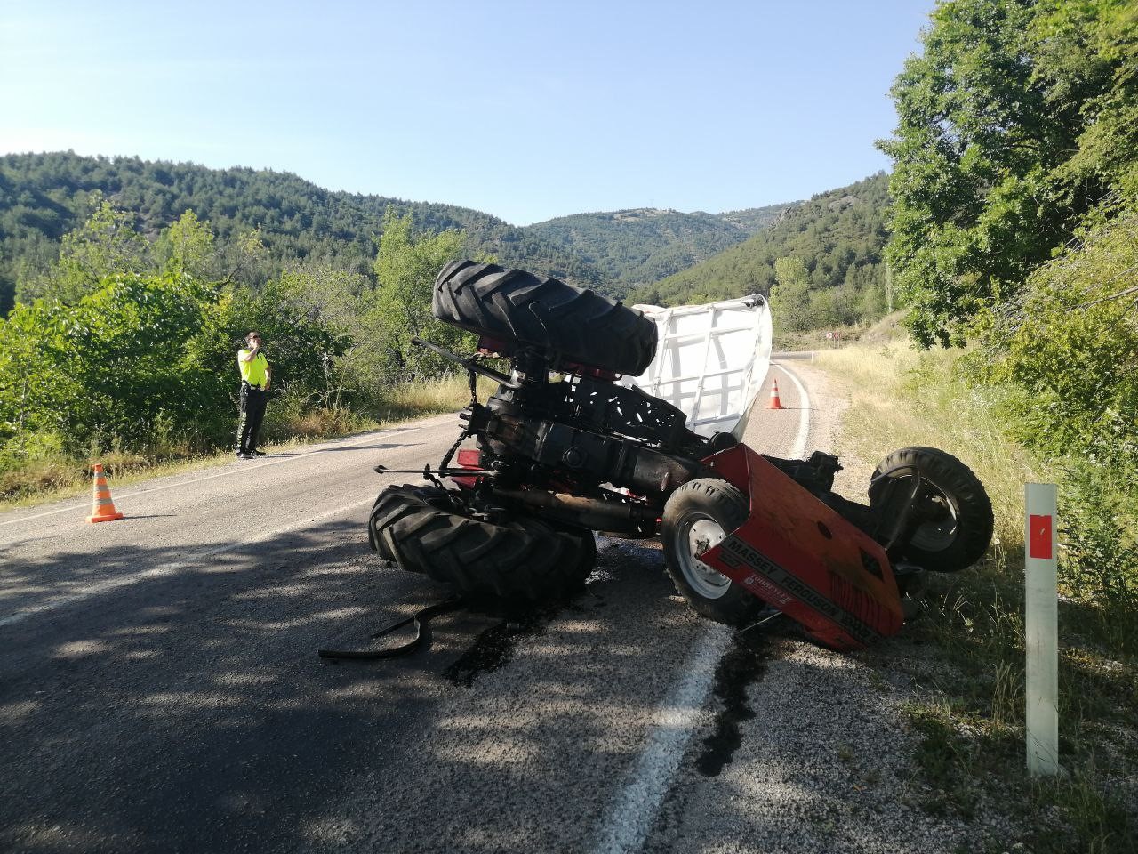 Tokat’ta traktör devrildi: 1 yaralı