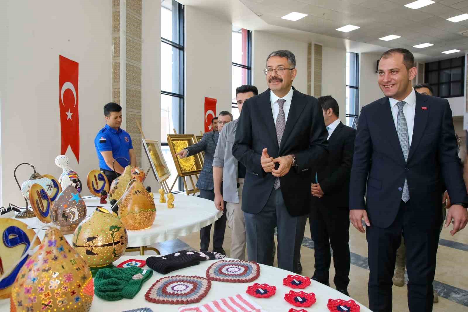 H&uuml;k&uuml;ml&uuml;lerin el &uuml;r&uuml;nleri sergilendi
