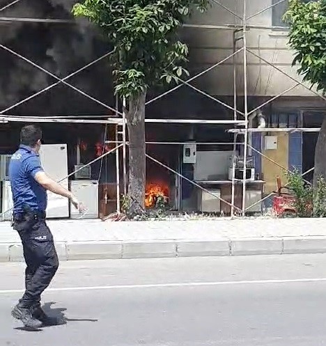 Tavşanlı&rsquo;da &ccedil;ıkan yangında bir iş yerinde hasar oluştu
