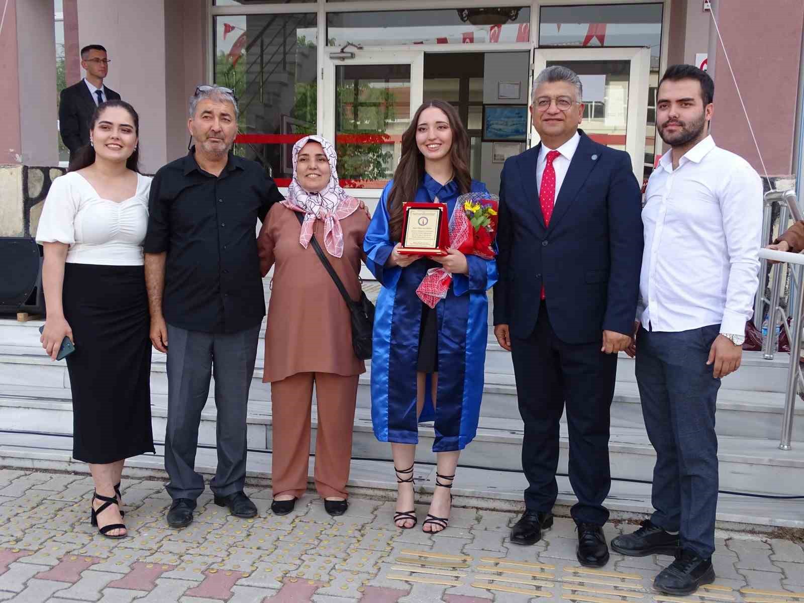 Hisarcık MYO&rsquo;da mezuniyet coşkusu
