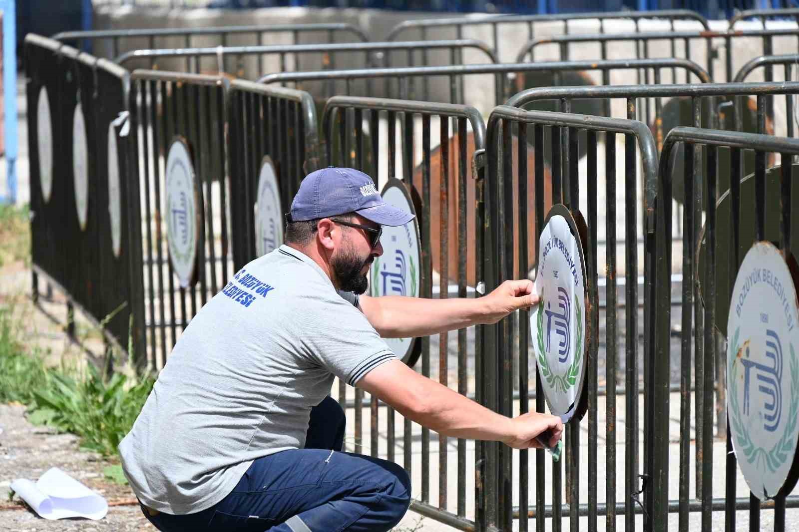 Boz&uuml;y&uuml;k&rsquo;te kurban satış yerleri hazırlanıyor
