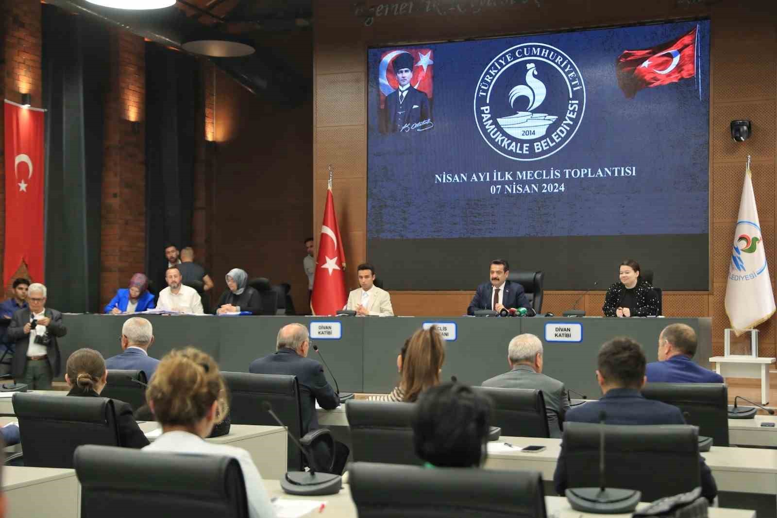 Pamukkale Belediyesi borçlanmaya devam ediyor