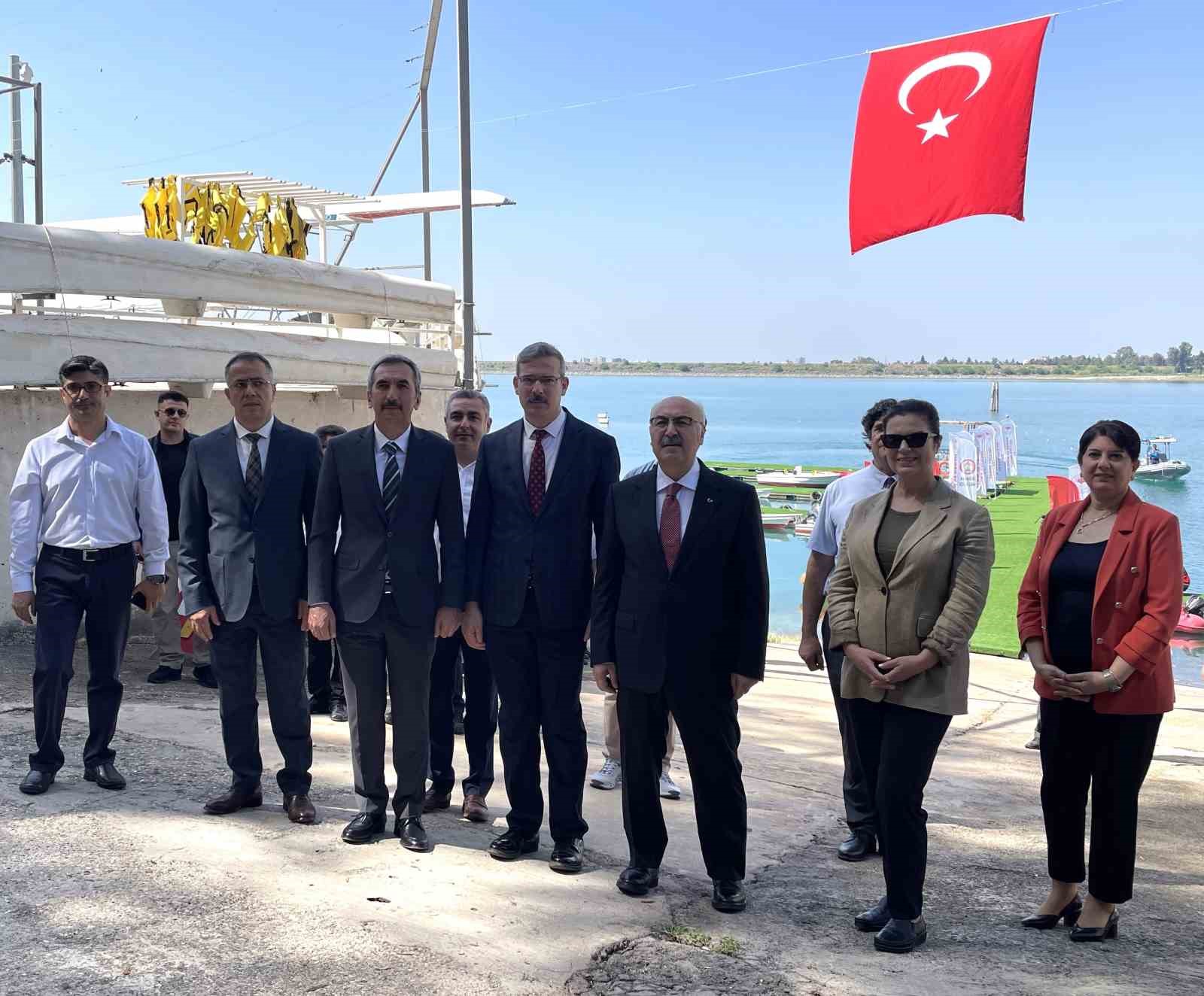 Vali K&ouml;şger: "Her Adanalı i&ccedil;in g&ouml;le bir sazan bırakıyoruz"

