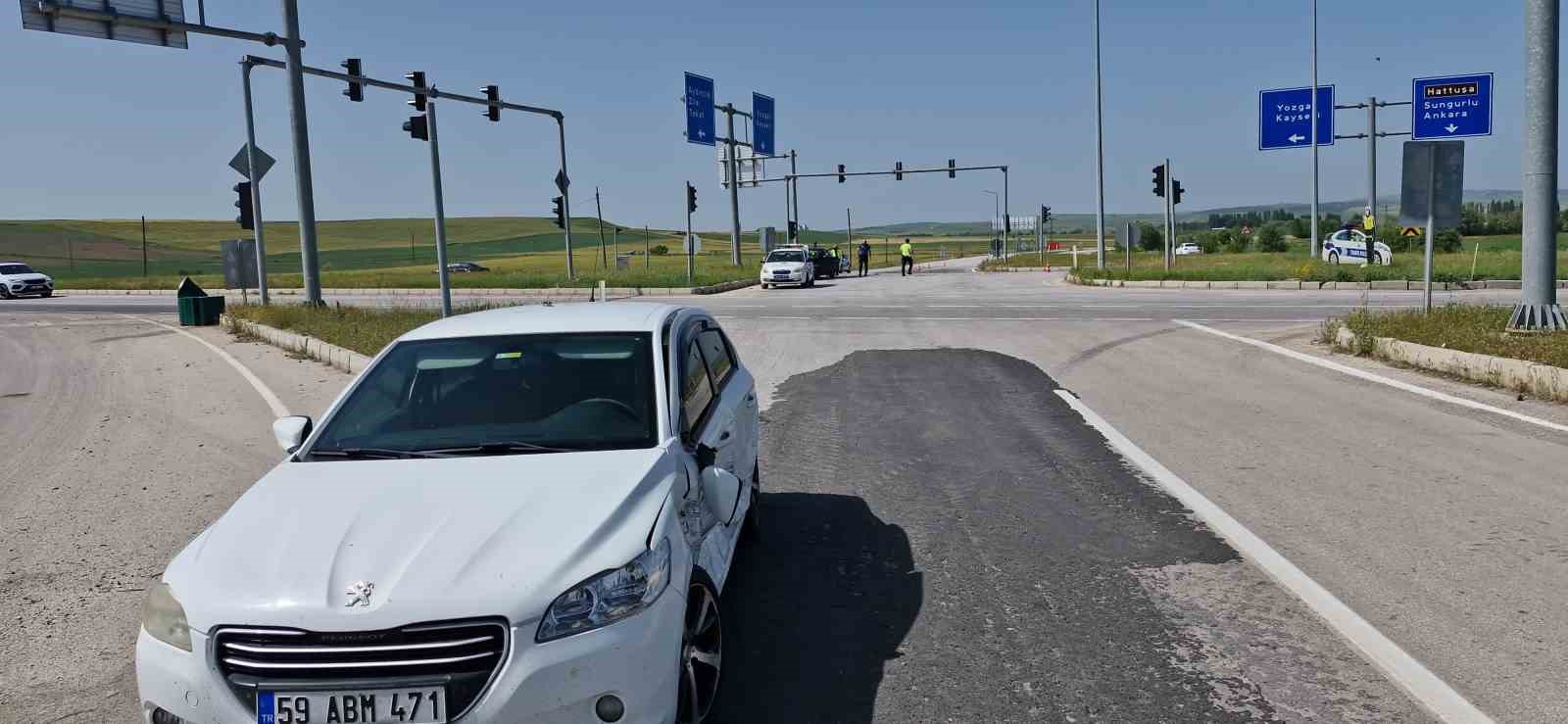 Kırmızı ışık ihlali kazaya sebep oldu: 3 yaralı