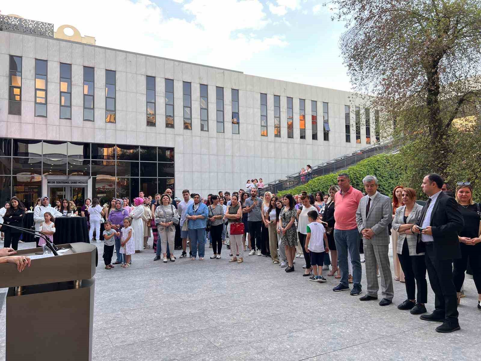 Yağlı boya ve ebru sergisi, ŞSG’de açıldı