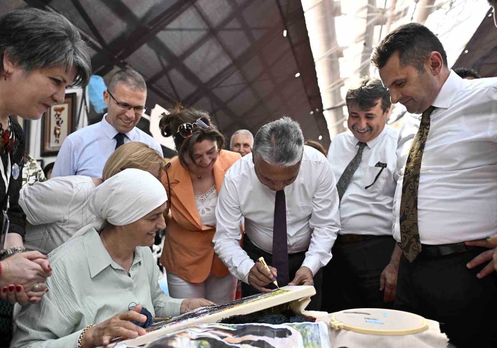 El emeği &uuml;r&uuml;nlerin sergisi Cam Piramit&rsquo;te a&ccedil;ıldı
