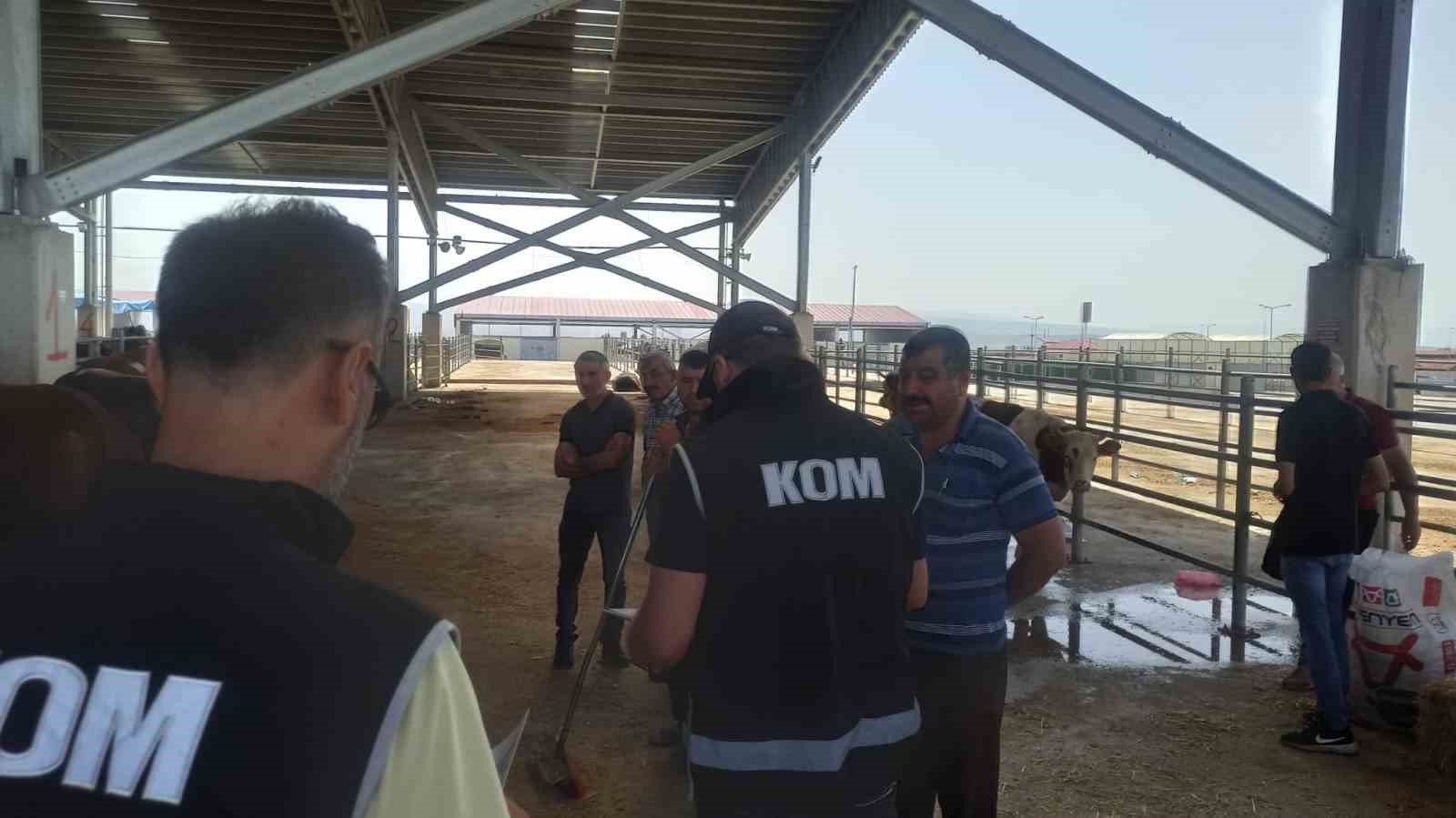 Polis ekiplerinden hayvan pazarında uygulamalı sahte para uyarısı