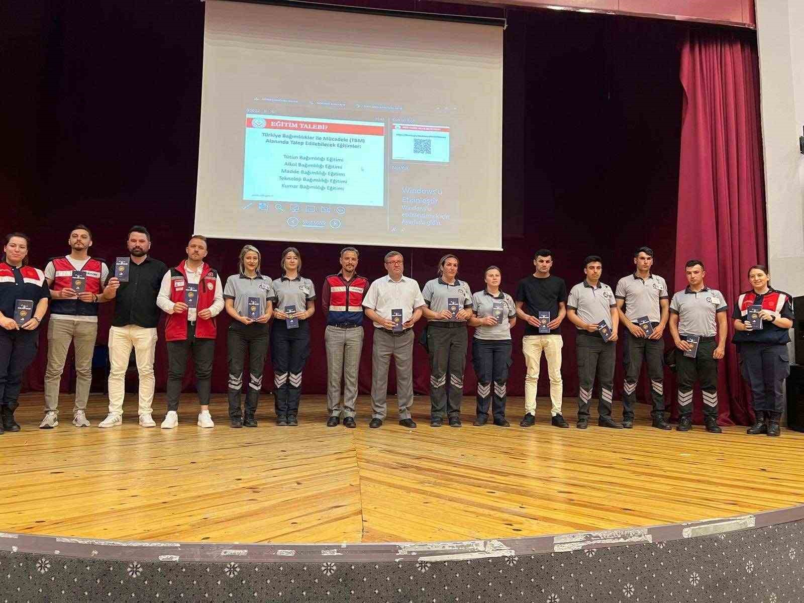 &Uuml;niversite g&uuml;venlik g&ouml;revlilerine &rsquo;uyuşturucuyla m&uuml;cadele&rsquo; eğitimi
