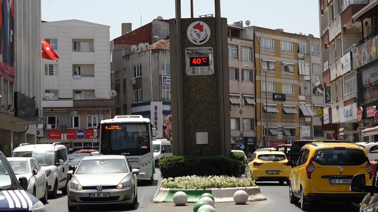 Kırklareli&rsquo;nde sıcak hava etkili oluyor: Termometreler 40 dereceyi g&ouml;sterdi
