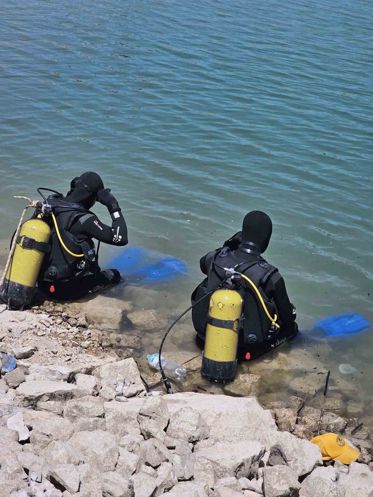 Serinlemek içi girdiği sulama kanalı mezarı oldu
