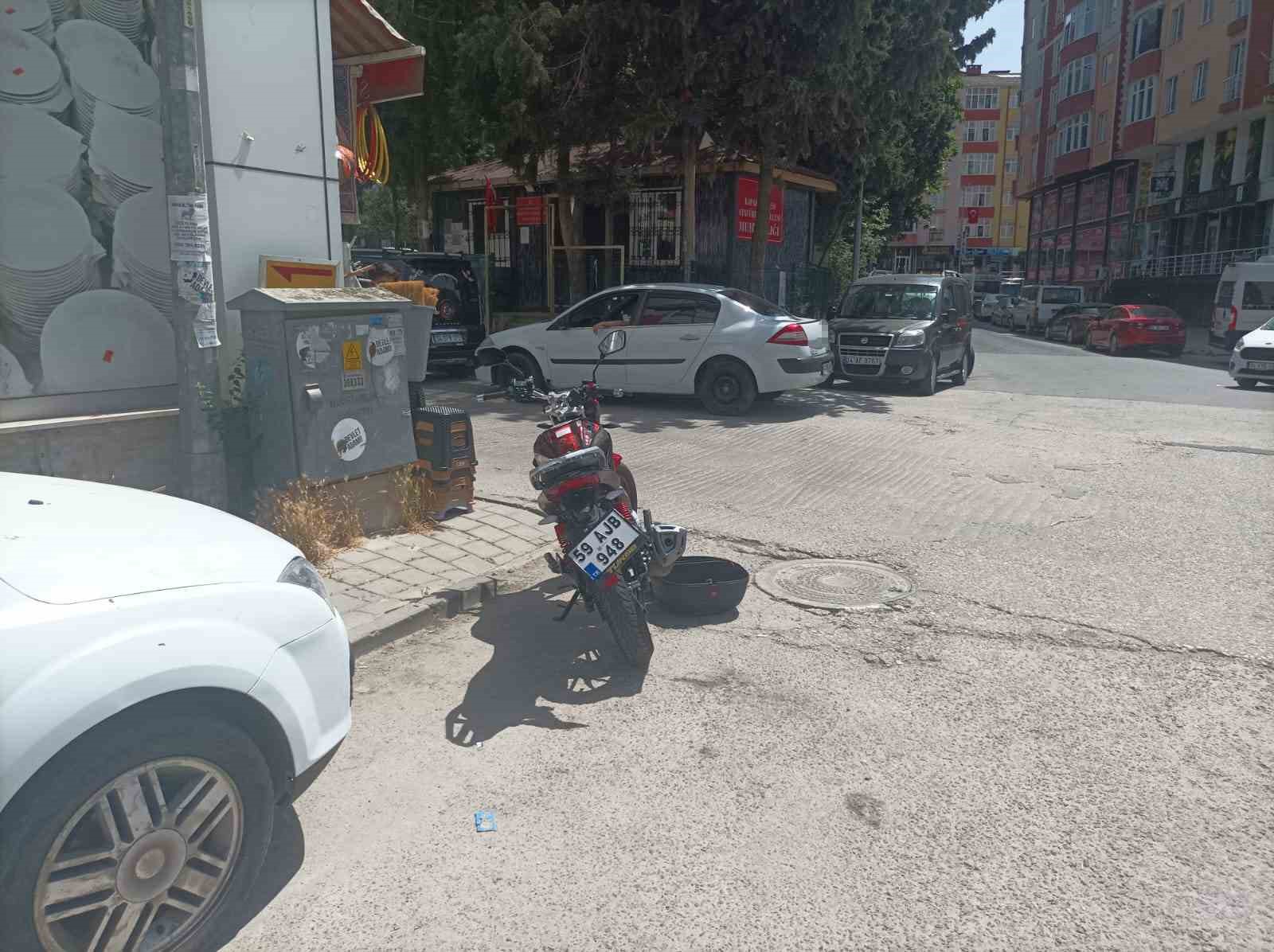 Kapaklı&rsquo;da ticari taksi motosikletle &ccedil;arpıştı: 1 yaralı
