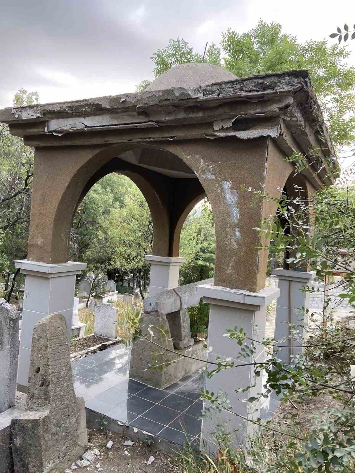 Hacı Karani hazretleri t&uuml;rbesi restore edildi
