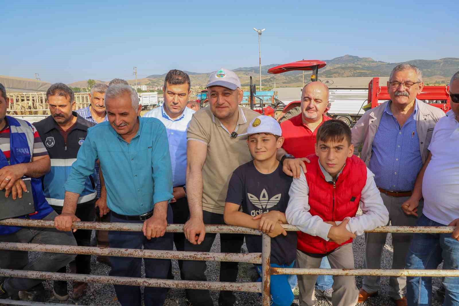 Başkan Ural, Kurban Bayramı hazırlıklarını inceledi