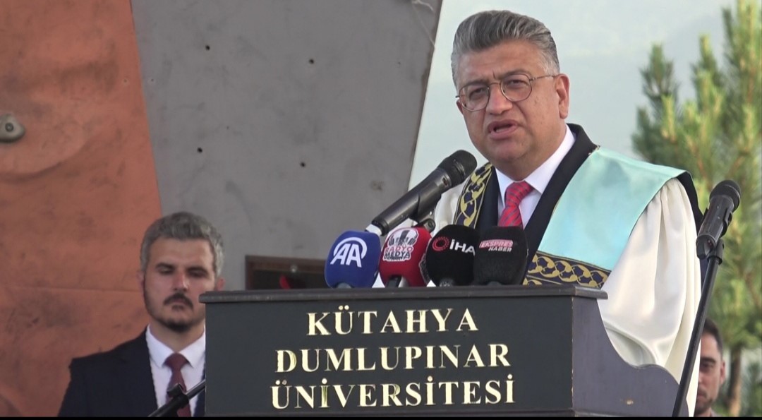 K&uuml;tahya Dumlupınar &Uuml;niversitesi&rsquo;nde mezuniyet heyecanı
