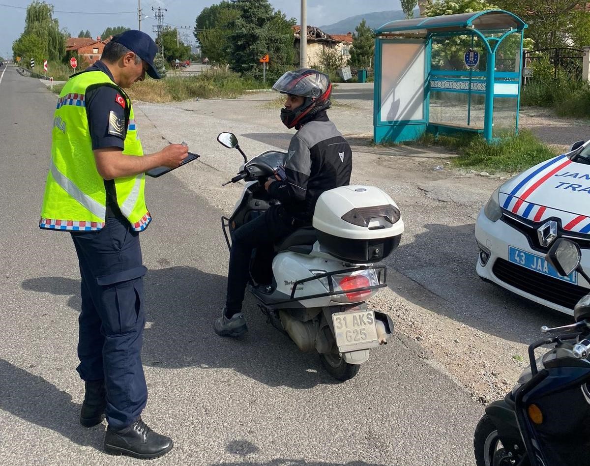 K&uuml;tahya&rsquo;da bayramı &ouml;ncesi trafik denetimleri
