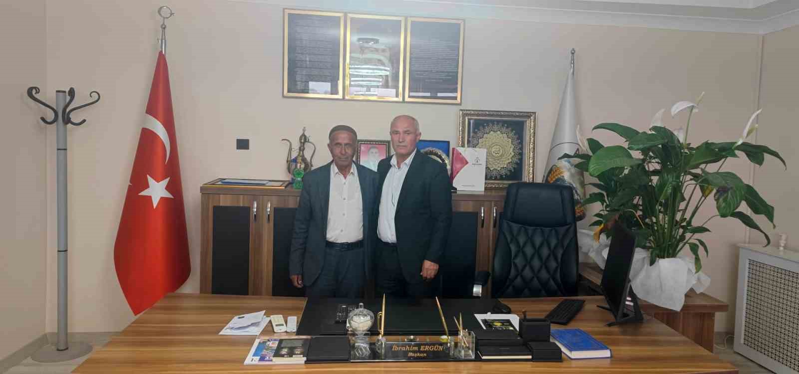 G&uuml;nd&uuml;z başkan vekili, akşam kaynak ustası
