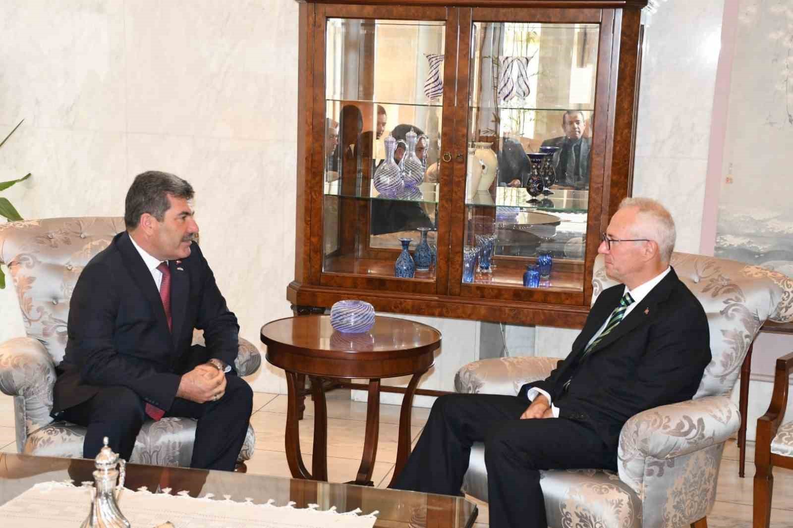 Gaziantepli halıcılar Büyükelçi Güngen ile görüştü