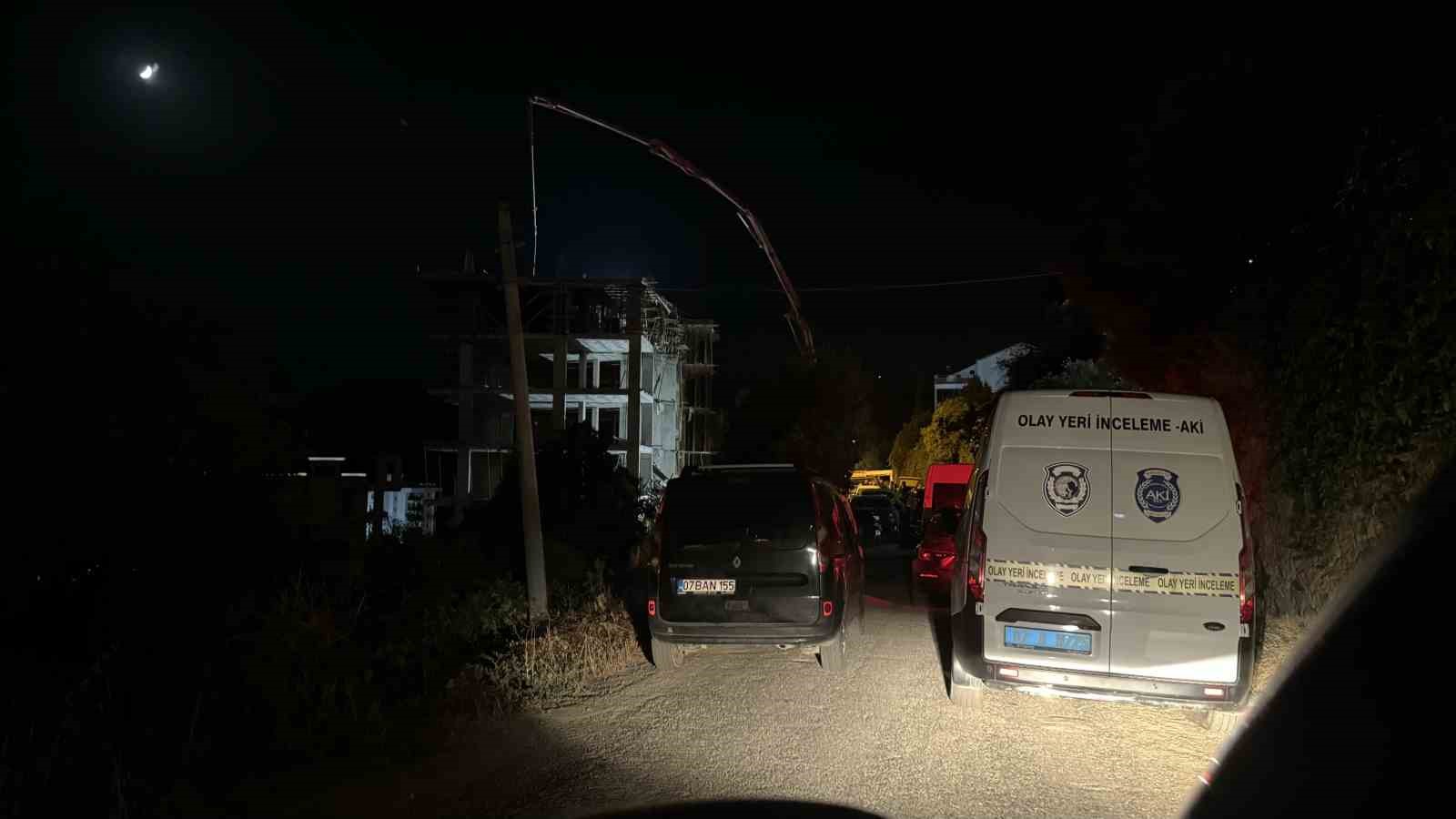 Beton dökerken 4’üncü kattan düşen inşaat işçisi ağır yaralandı
