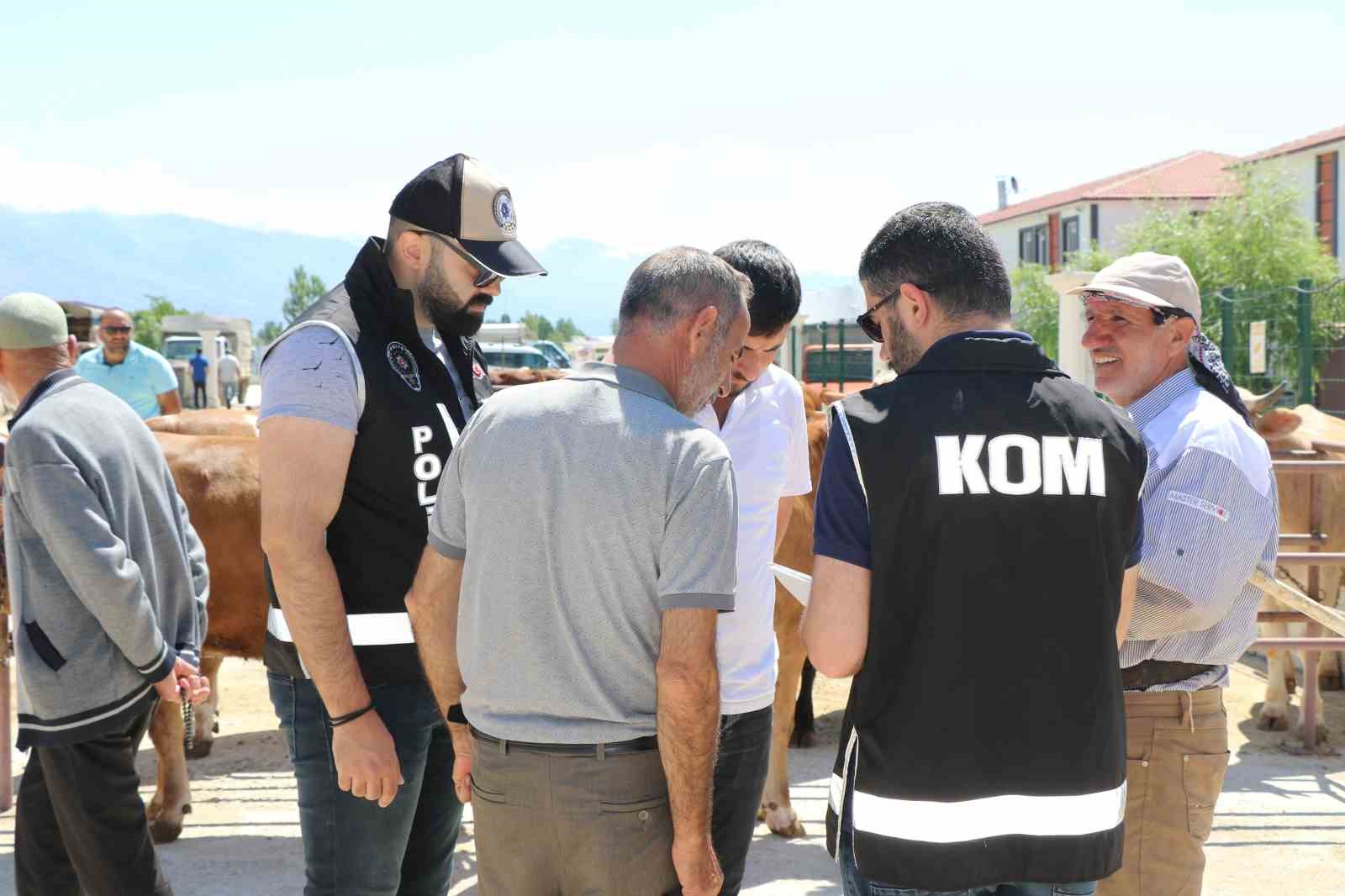 Erzincan polisinden kurban satıcılarına &rsquo;sahte para&rsquo; uyarısı
