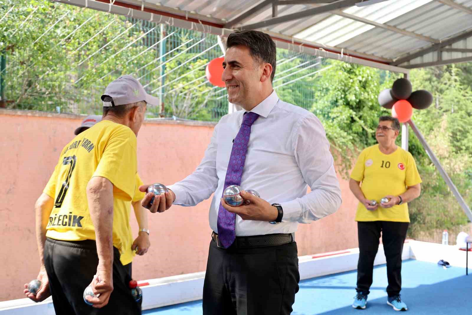 Huzurevi sakinleri ‘Bocce’ oyunu ile yeteneklerini sergiledi