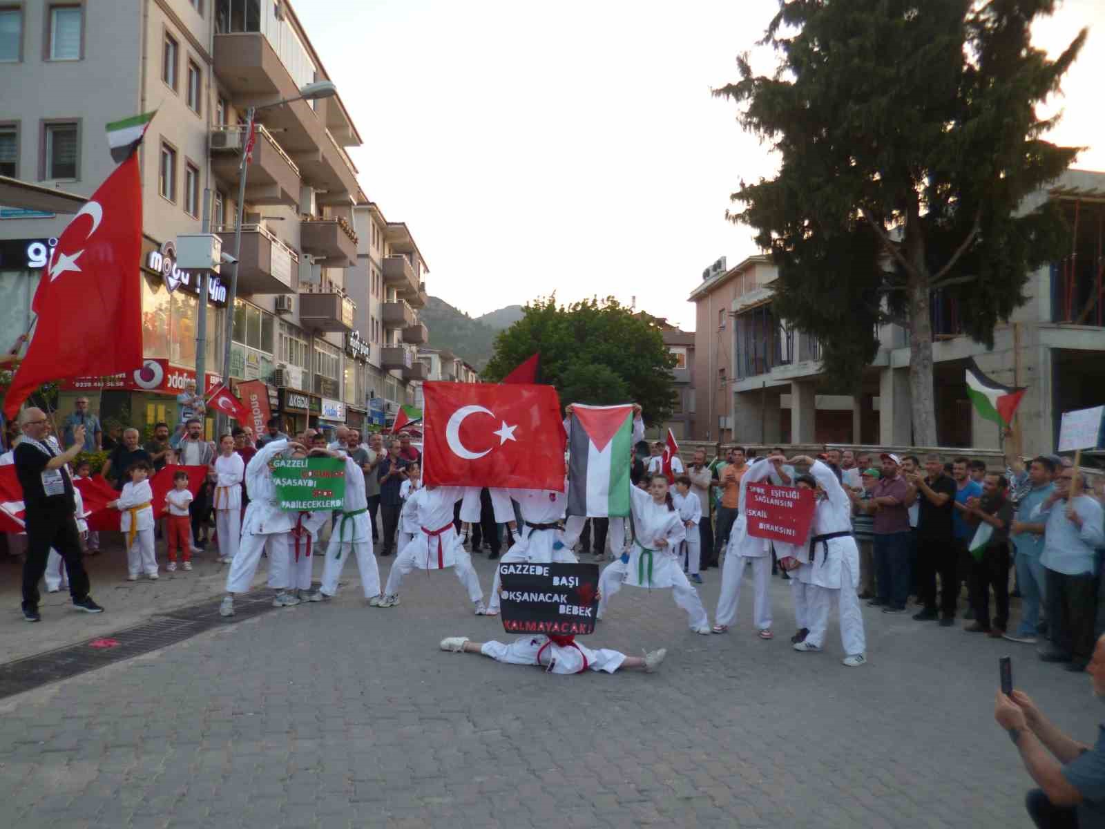 Osmaneli Filistin i&ccedil;in tek y&uuml;rek oldu
