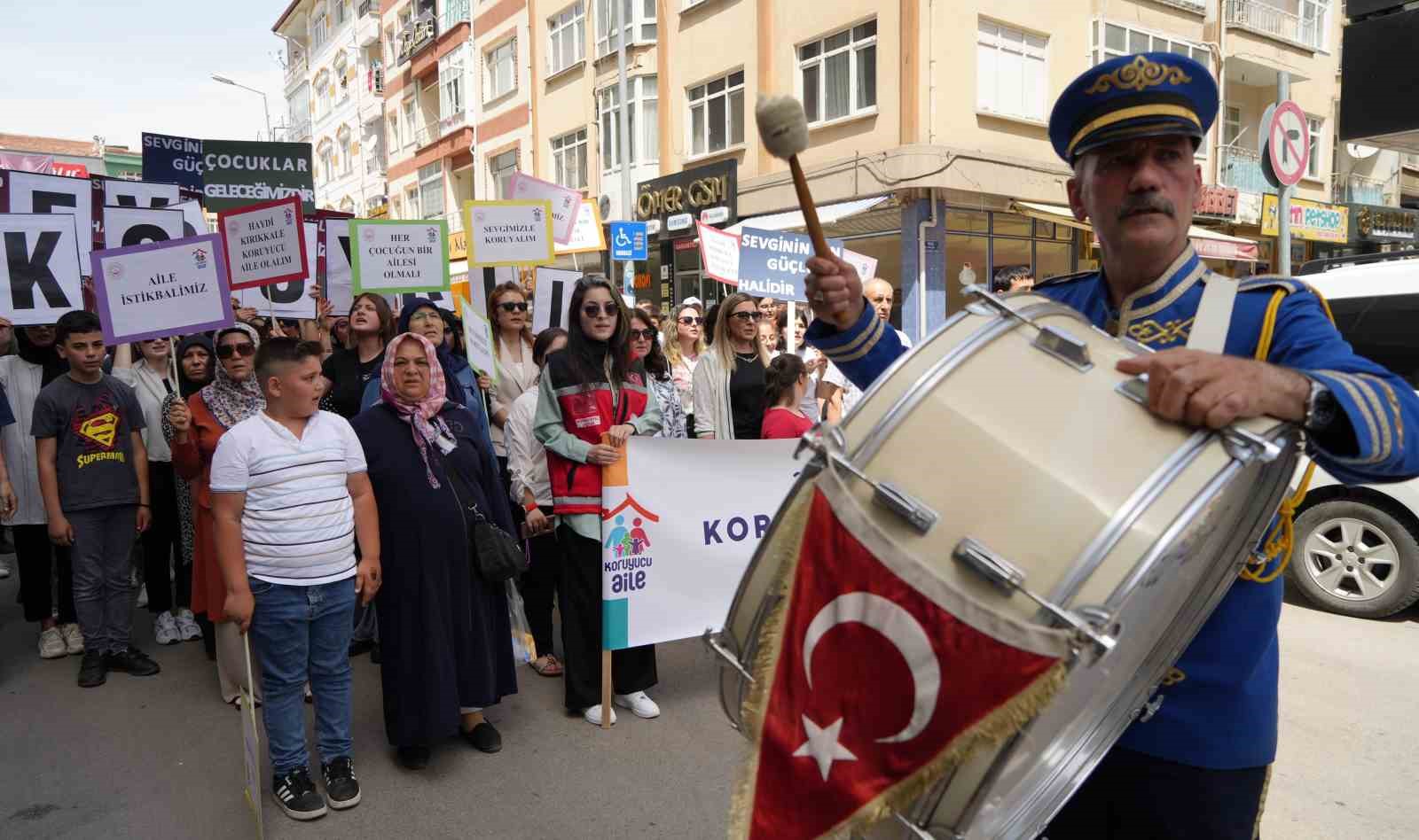 "Koruyucu Aile Günü" için Kırıkkale’de anlamlı yürüyüş