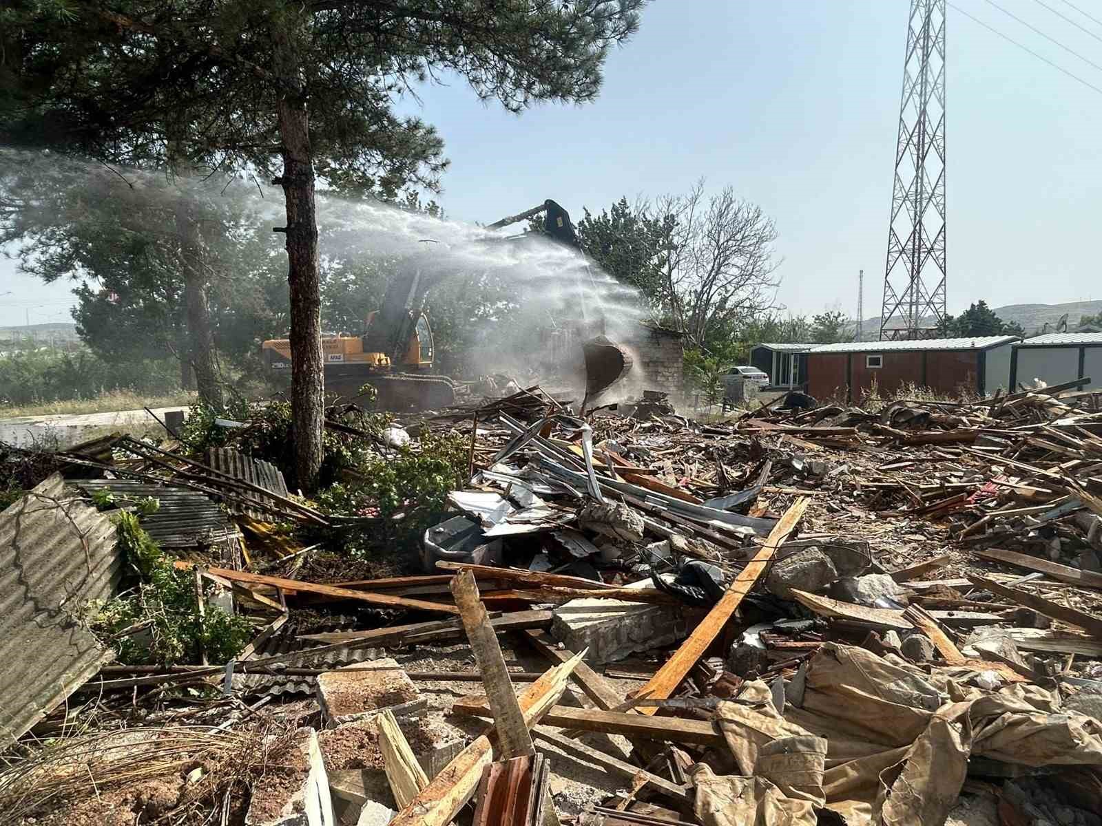 Kırıkkale’de metruk binalar yıkılıyor