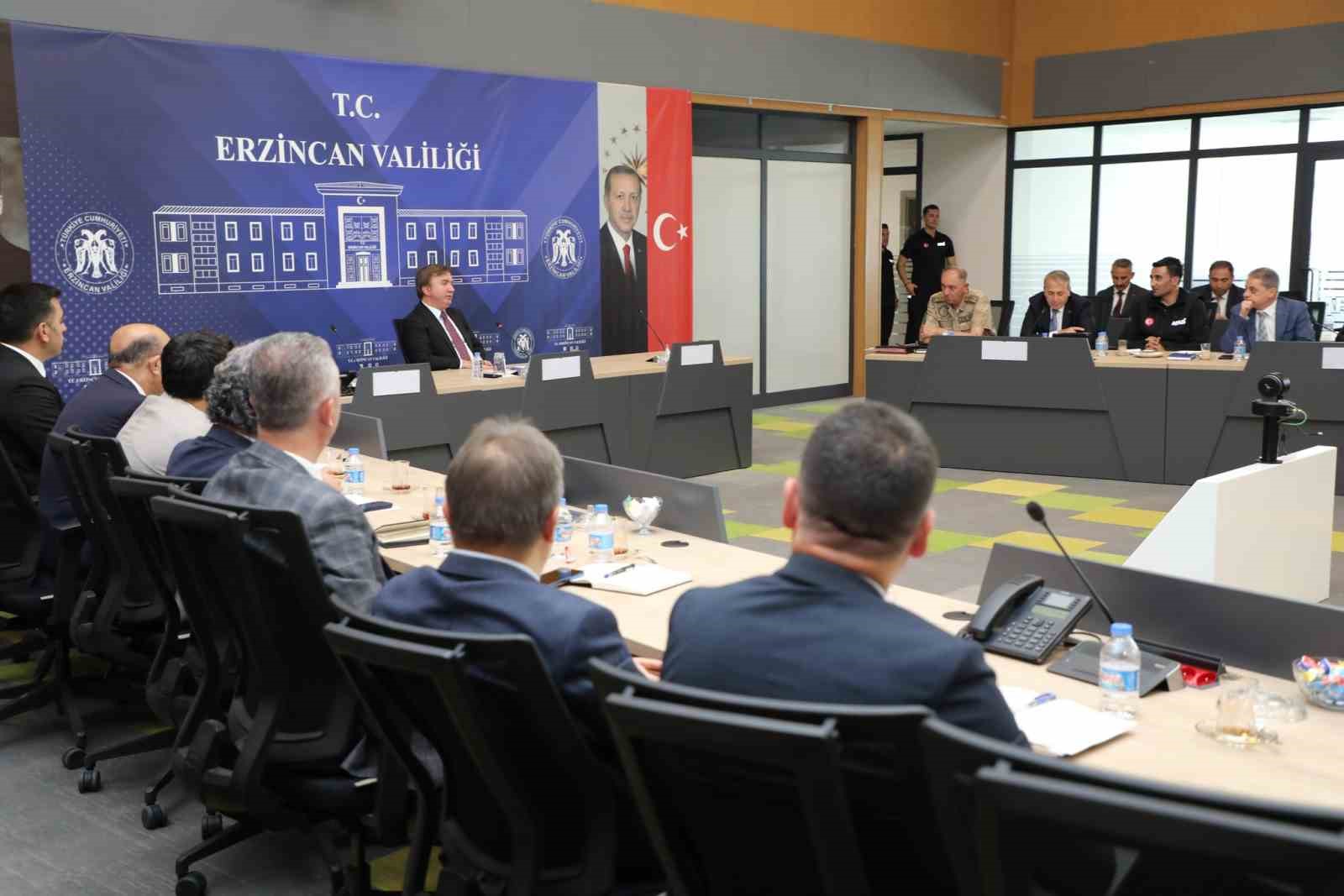 Erzincan&rsquo;da y&uuml;r&uuml;t&uuml;len projeler ve devam eden &ccedil;alışmalar hakkında toplantı d&uuml;zenlendi
