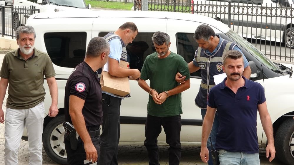 Eski eşini keser sapıyla vurarak &ouml;ld&uuml;ren şahıs hakim karşısına &ccedil;ıktı
