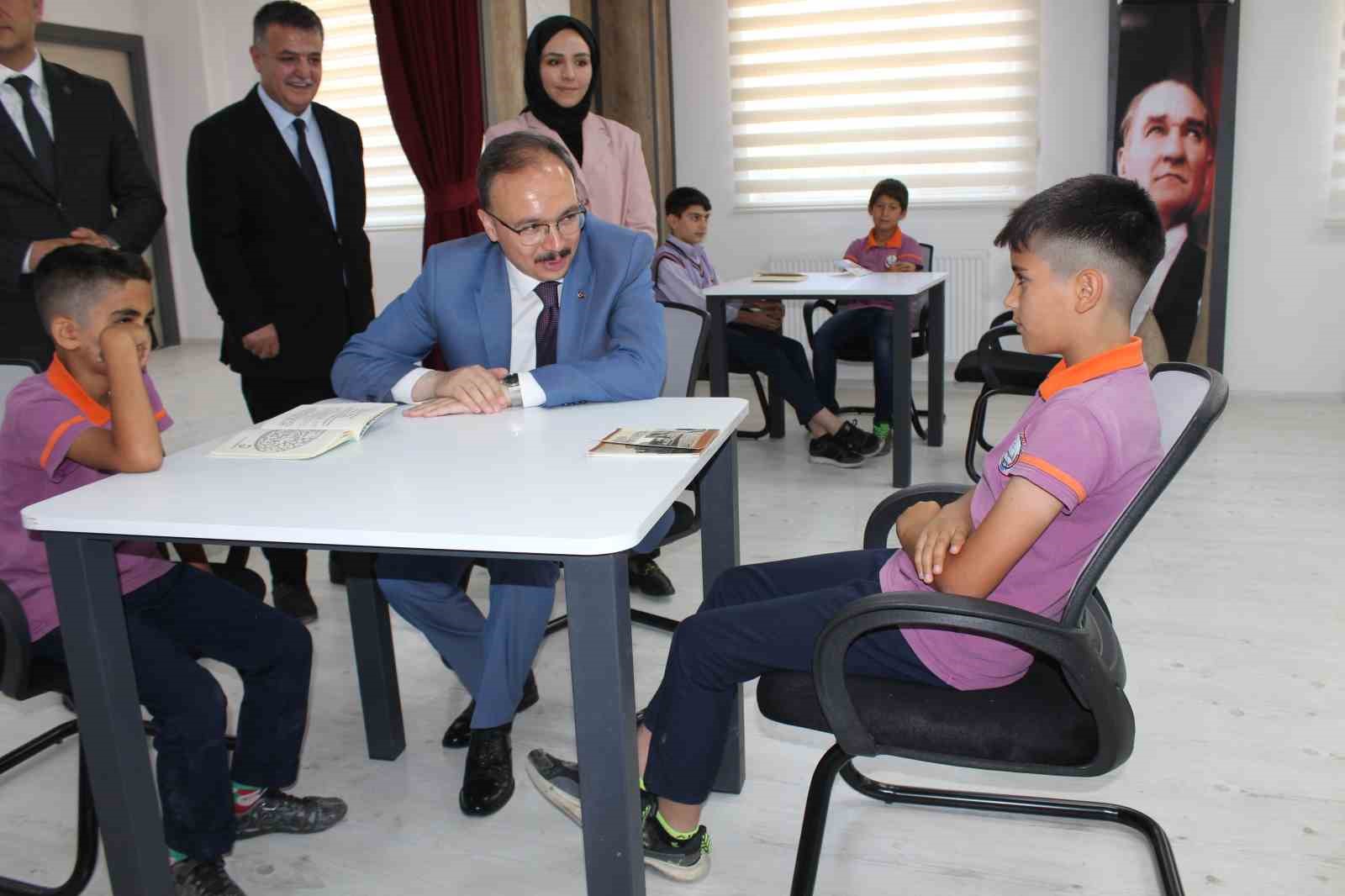 Siirt&rsquo;te İbrahim Hakkı Halk K&uuml;t&uuml;phanesi hizmete a&ccedil;ıldı
