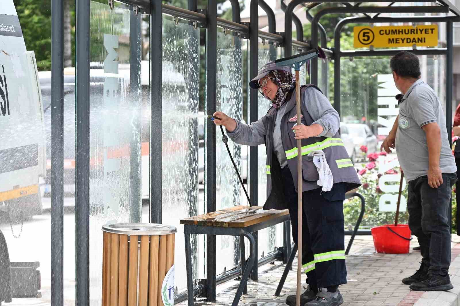 BOZTRAM istasyonlarında temizlik &ccedil;alışmaları
