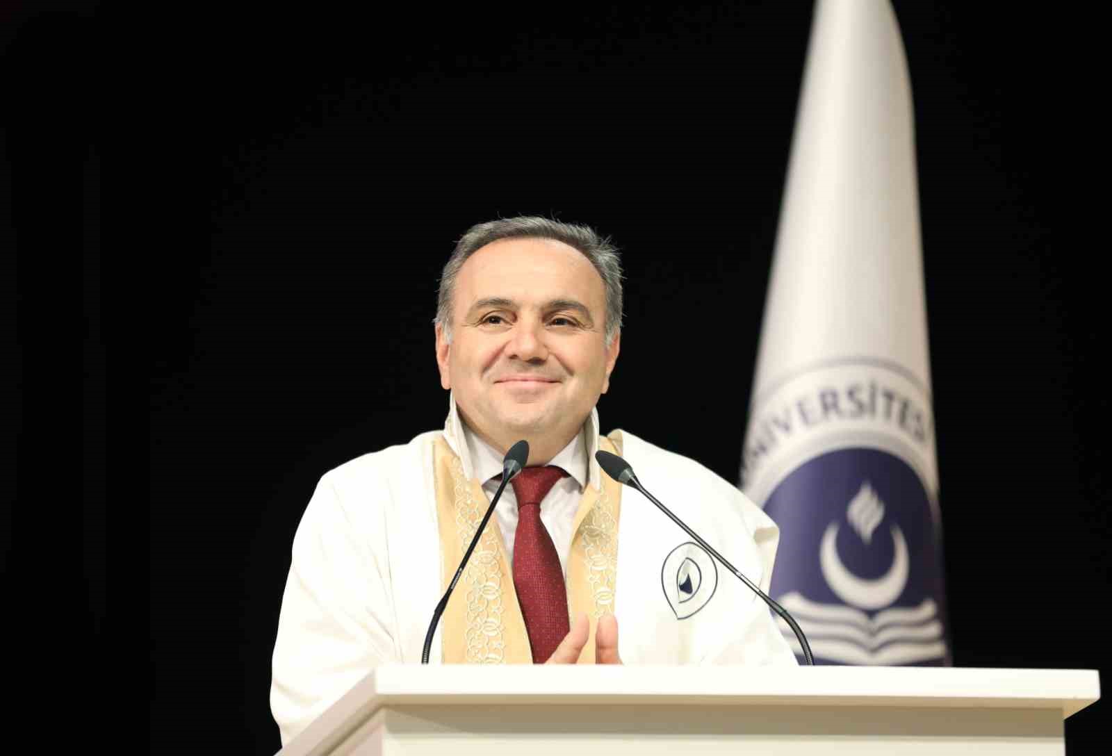 ERÜ Eğitim Fakültesi yeni mezunlarını verdi