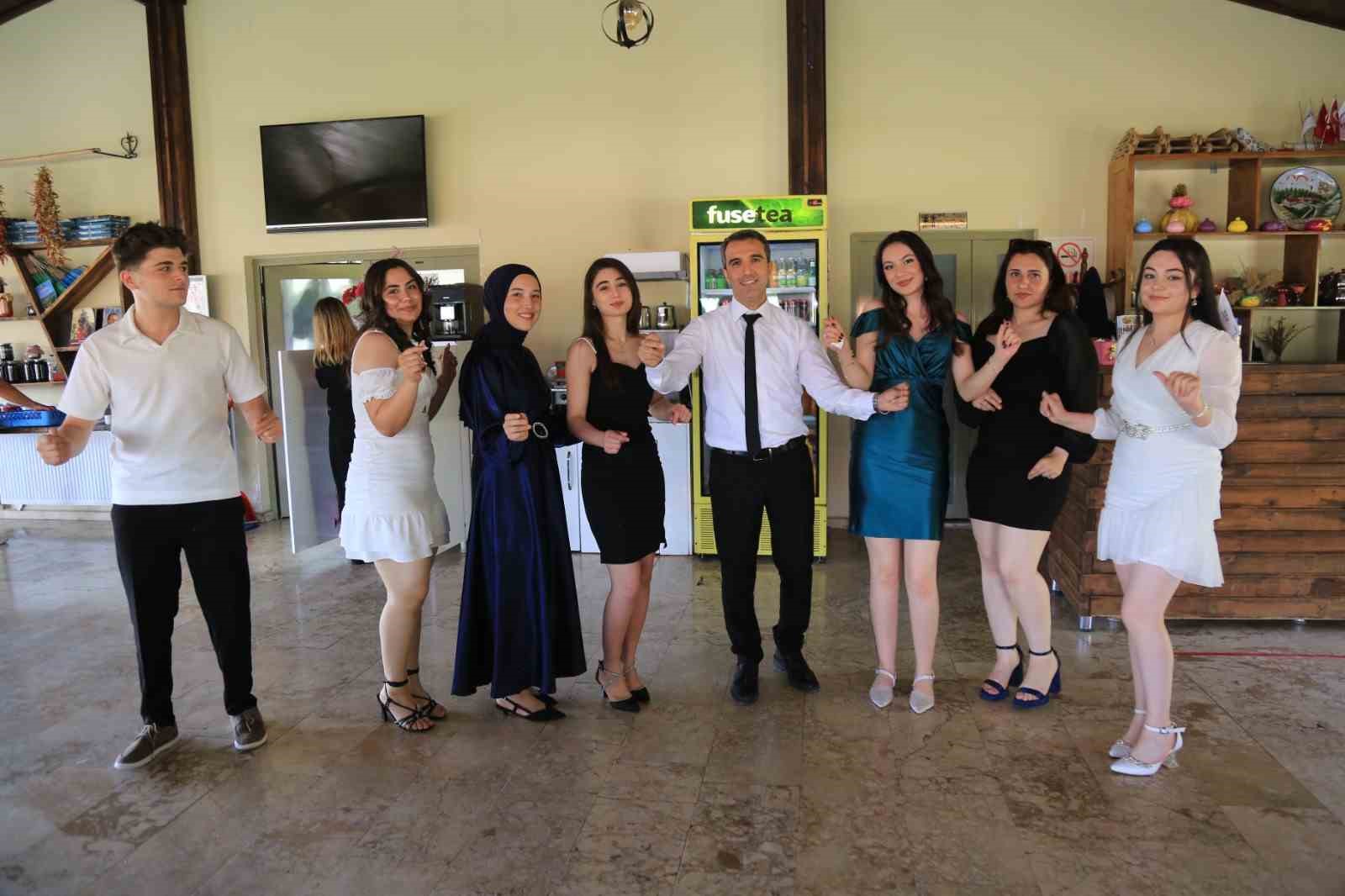 Başkan Arslan, &Ccedil;ameli MYO&rsquo;da mezuniyet coşkusuna ortak oldu
