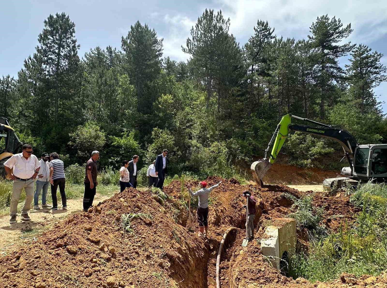 Hisarcık Kaymakamı Bahar su altyapı hatlarındaki &ccedil;alışmaları yerinde inceledi

