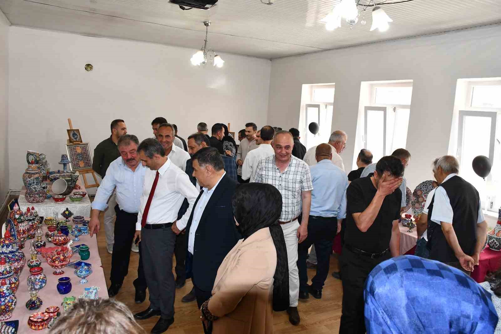 Emet G&uuml;rpınar k&ouml;y&uuml;nde yılsonu karma sergi
