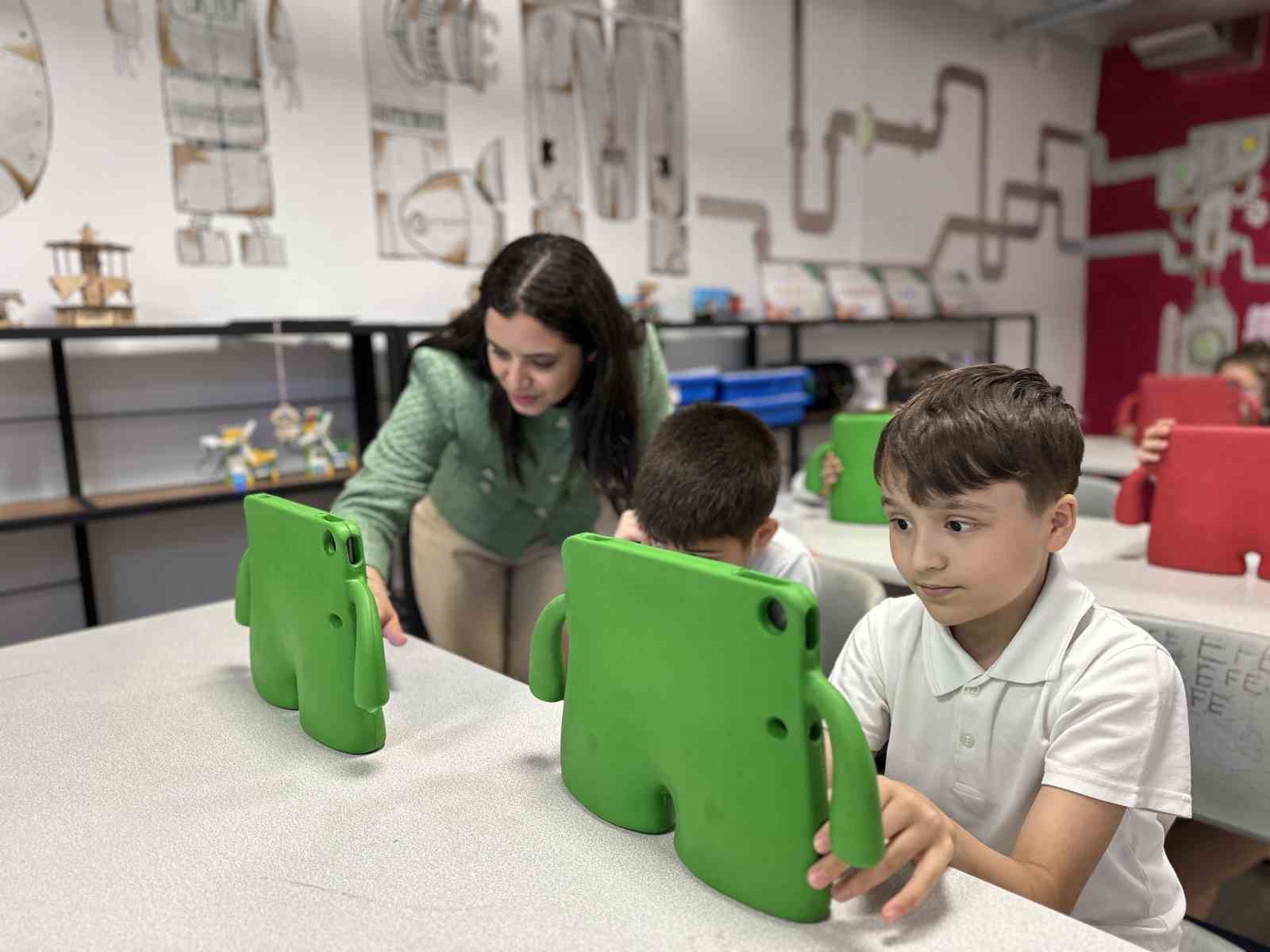 &Uuml;mraniye&rsquo;de geleceğin m&uuml;hendisleri yetişiyor
