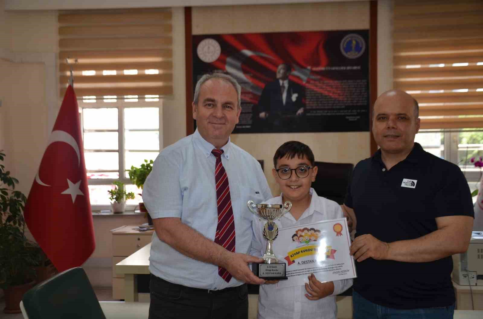Minik Ahmet 4 yılda 5 bin 10 kitap okudu
