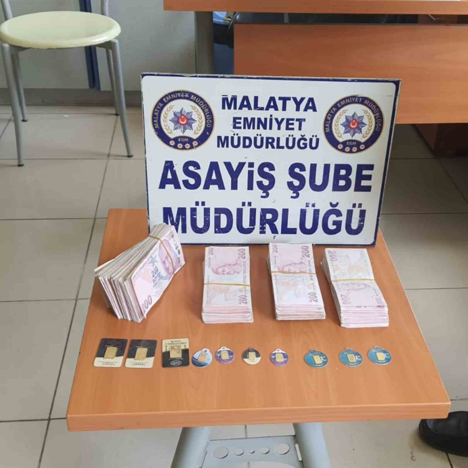 715 bin TL&rsquo;lik dolandırıcılığı polis engelledi
