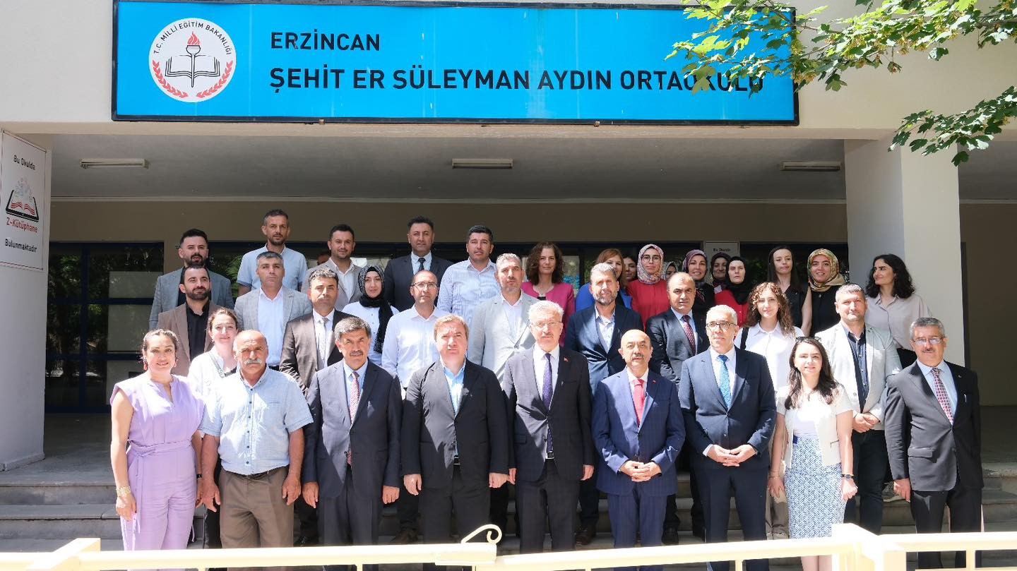 Erzincan&rsquo;da 44 bin 785 &ouml;ğrenci karne sevinci yaşadı
