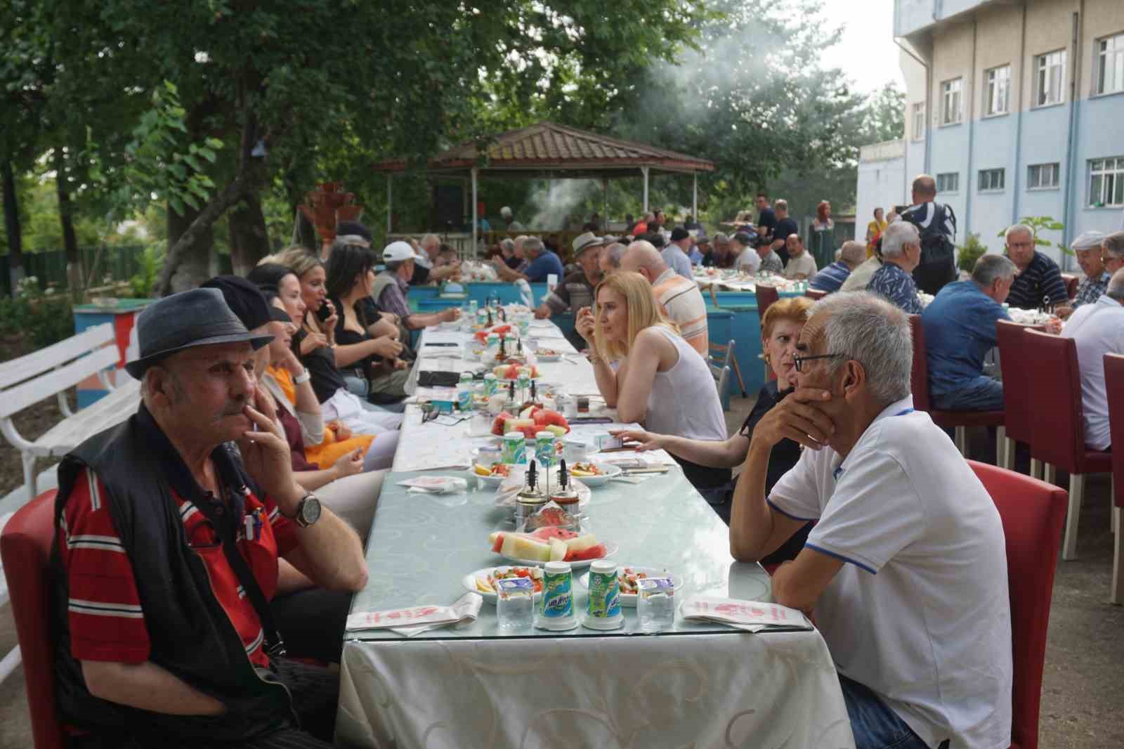 Huzurevi sakinlerine &ccedil;ifte kutlama
