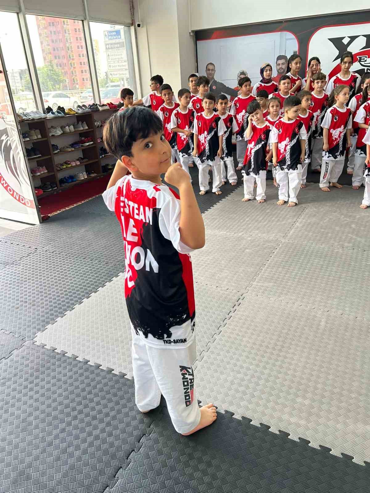 Miniklere taekwondo ve cimnastik kursu
