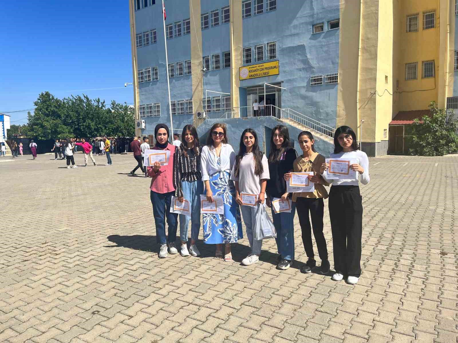 Kocak&ouml;y&rsquo;de &ouml;ğrencilerin karne heyecanı
